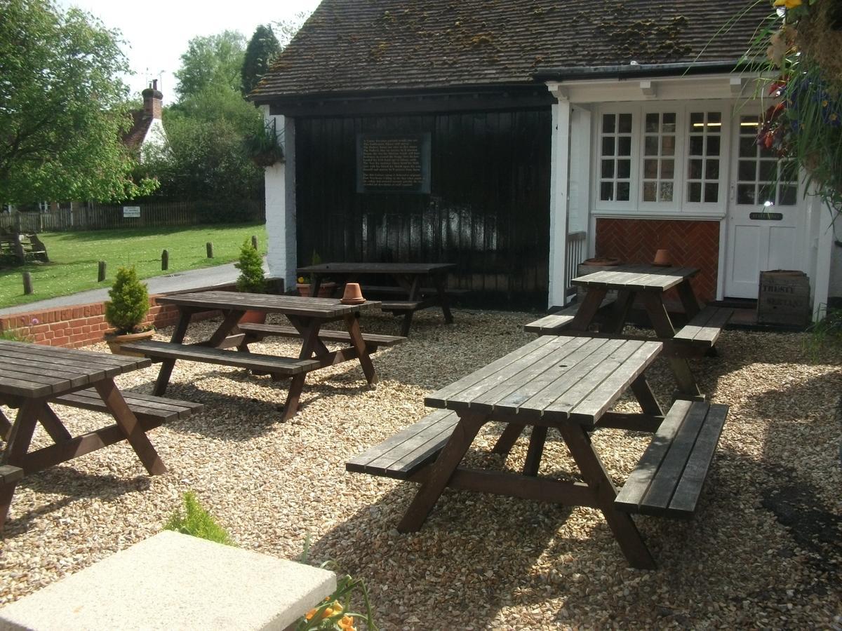 The Trusty Servant Inn Lyndhurst Exterior photo